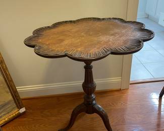M43 - $65. Pie Crust Table. Measures 26.5" across x 28" tall. Needs the top tightened / reattached. 