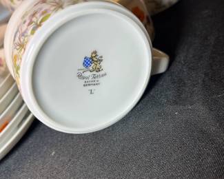 M93 - $45. Royal Doulton "Summerly". 2 dinner plates. 3 salad plates. 12 dessert plates. 10 tea cups. 10 saucers. 