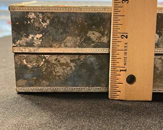 M118 - $80. Antique Shadow Box Lead Soldier Figurines - Revolutionary War. Measures 6.25" x 4.5". 