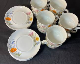 M93 - $45. Royal Doulton "Summerly". 2 dinner plates. 3 salad plates. 12 dessert plates. 10 tea cups. 10 saucers. 
