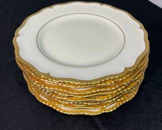 M62 - $75. Royal Worcester Gold Chantilly Dinner Plates 9.25". Set of 11. 