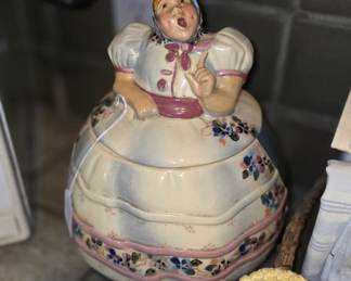 Helen Hutula tat-l-tale cookie jar 