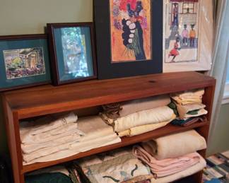 Bookshelf 
Linens 