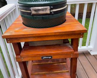 Medium Green Egg with custom stand, like new