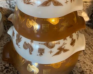 Vintage Pyrex: Early American Cinderella Bowls Set of 4