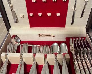 nice set of Oneida flatware