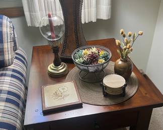 two side tables that match and matching table lamps 