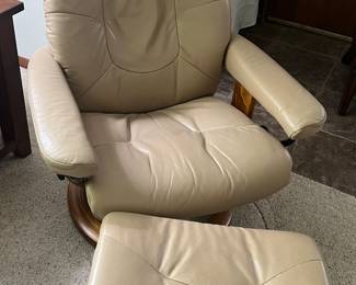 Ekornes Chair in excellent condition with ottoman