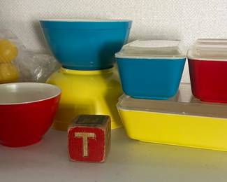 Adorable Child's Plastic Pyrex Kitchen Set