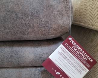 La-Z-Boy Designer’s Choice Collection Ottoman - Brand New - Detail