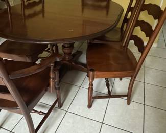 Great Ethan Allen Table w/ 6 chairs