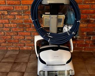 Dolphin Sigma Robotic Pool Cleaner Blue. EXCELLENT CONDITION!