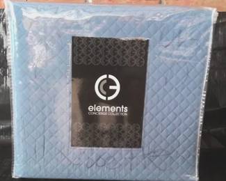 Elements Concierge Collection King Bed set (One King Coverlet, Two King Shams, One King Flat Sheet, One King Fitted Sheet, Two King Pillowcases)