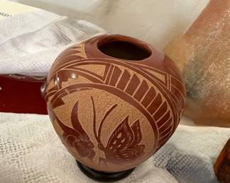 Bertha TaSoya
Butterfly pottery