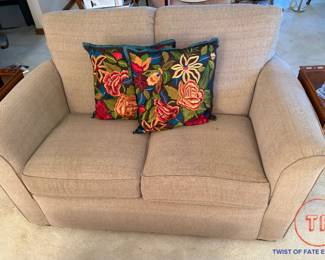 FLEXSTEEL Loveseat