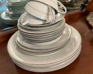 NORITAKE Sabrina Pattern China Set