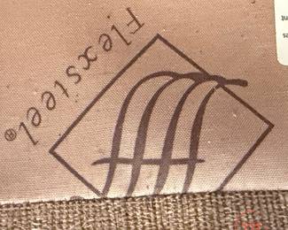 FLEXSTEEL Loveseat