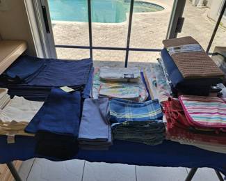 TABLE AND KITCHEN LINENS