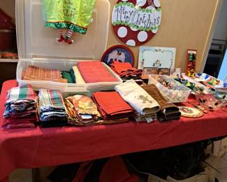 HOLIDAY LINENS