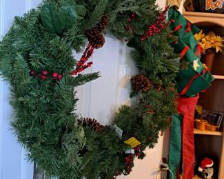 LARGE LIGHTED WREATH