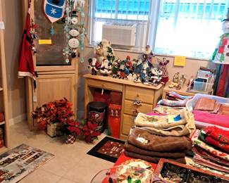THE HOLIDAY ROOM IS PACKED FULL ON FUN DECOR