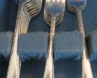 WM Rogers & Son "Exquisite" Boxed Flatware Set