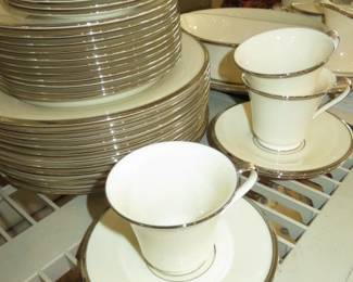 Lenox "Solitaire" China Set