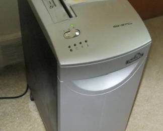 FELLOWS PAPER SHREDDER