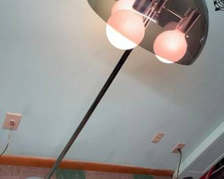 145 MCM Mushroom Smoked Lucite Chrome Floor Lampmin
