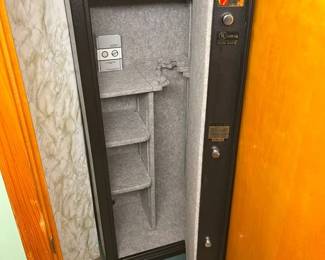 145 Browning Bridger Gun Safe Detailmin