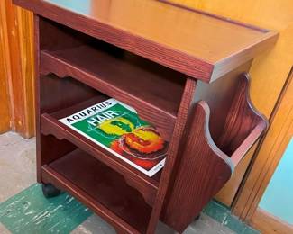 145 Modern Magazine Standmin