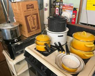 145 Vintage Stovetop Cookwaremin