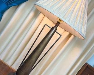 145 Quoizel Art Deco Metal Table Lampmin