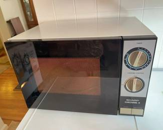 145 Sharp Carousel II Microwavemin