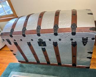 145 Refurbished Vintage Trunk min