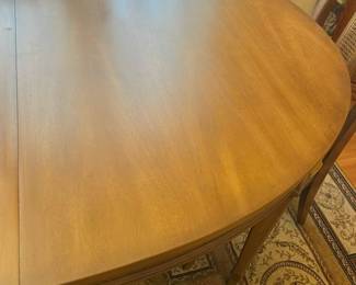 145 Drexel Triune Dining Tabletop Detailmin