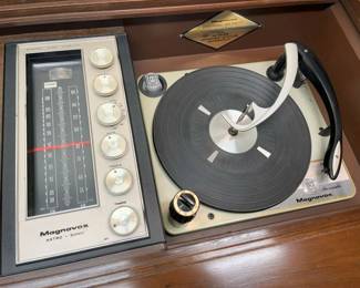 145 Magnavox AstroSonic MCM Console Stereo Turntable Detailmin