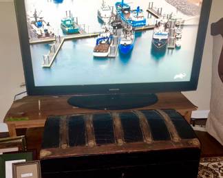 TV / humpback chest