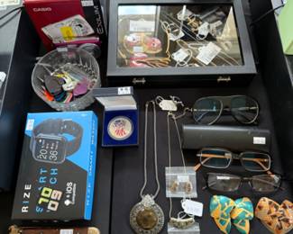 Vtg Brutalist Collar Necklace, 14k White Gold Chain (BL), Rize Smart Watch, Casio Camera, Scream Movie, Glasses