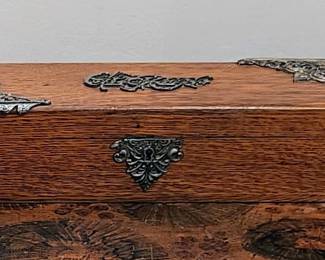 VICTORIAN GLOVE BOX