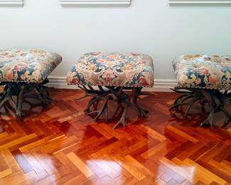 WONDERFUL SET OF 3 ANTLER BENCHES WITH DAMASK FABRIC