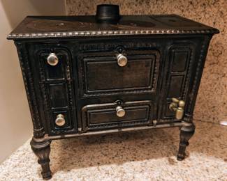 CHILDREN’S MINIATURE CAST IRON STOVE