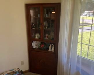 CORNER CHINA CABINET 31X176FT