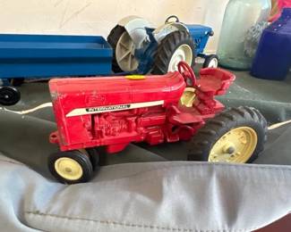 METAL INTERNATIONAL TRACTOR TOY