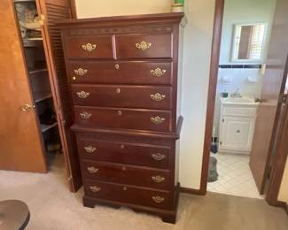 CHEST OF DRAWERS