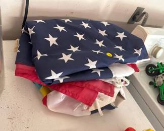 US FLAG AND GARDEN FLAGS