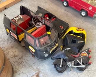 VINTAGE BATMAN TOY CARS