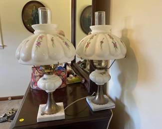 2 DECORATIVE LAMPS