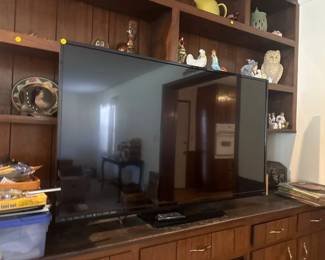 55 VIZIO TV WITH REMOTE