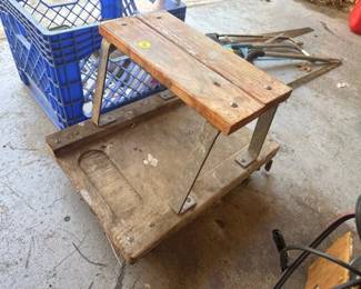 ROLLER SEAT AND CRATE WITH MISC